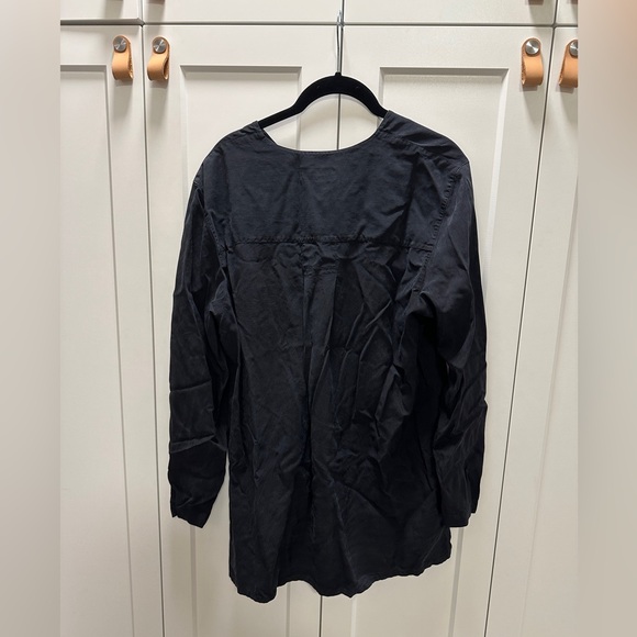 Vintage black silk blouse, women’s size 10 with shell buttons - Picture 2 of 5